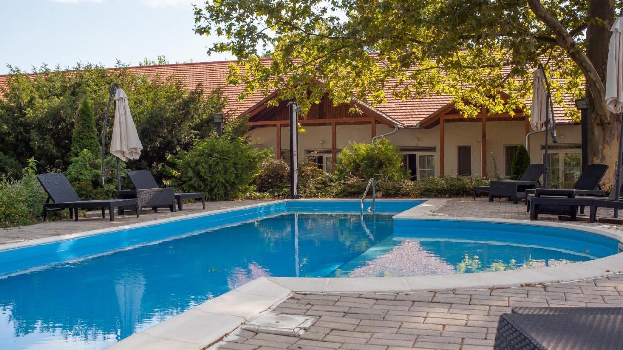 Hotel Platan Zamárdi Extérieur photo
