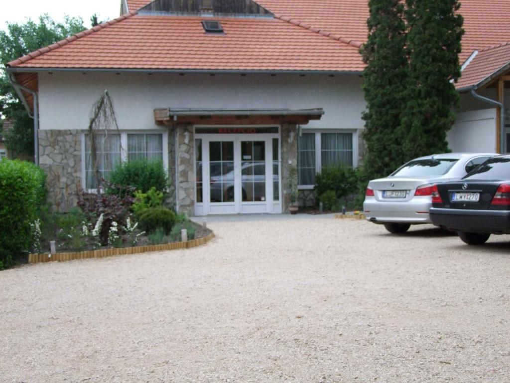Hotel Platan Zamárdi Extérieur photo