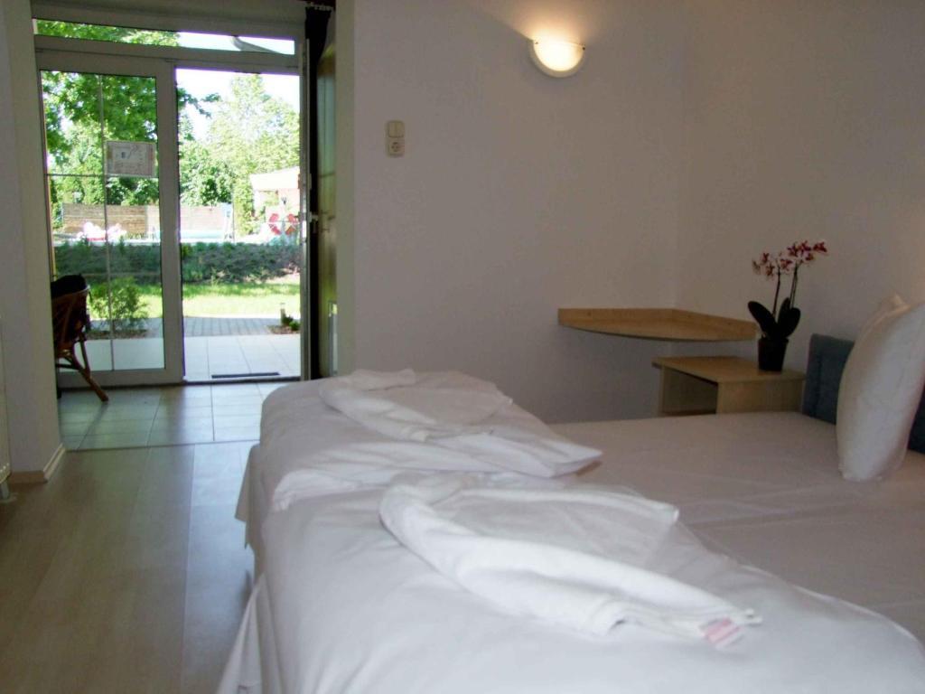 Hotel Platan Zamárdi Chambre photo