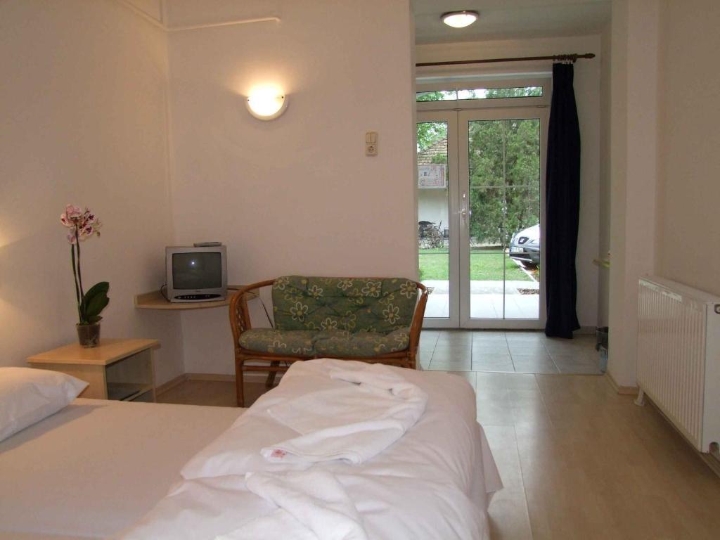 Hotel Platan Zamárdi Chambre photo